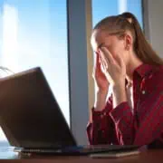 Напрежение в очите