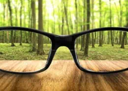 Защо виждам размазано