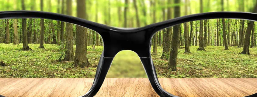 Защо виждам размазано