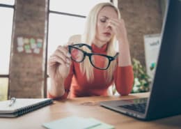 Търкане на очите